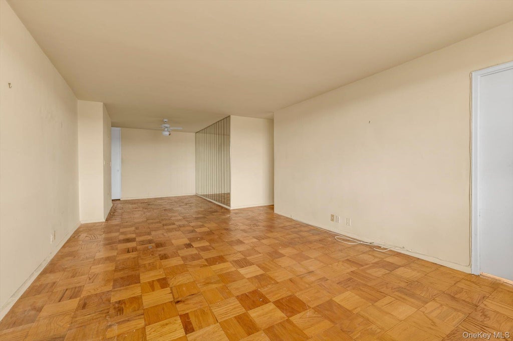 Photo of 70-25 Yellowstone Boulevard #14H, Forest Hills, NY 11375 (MLS # 1042467)