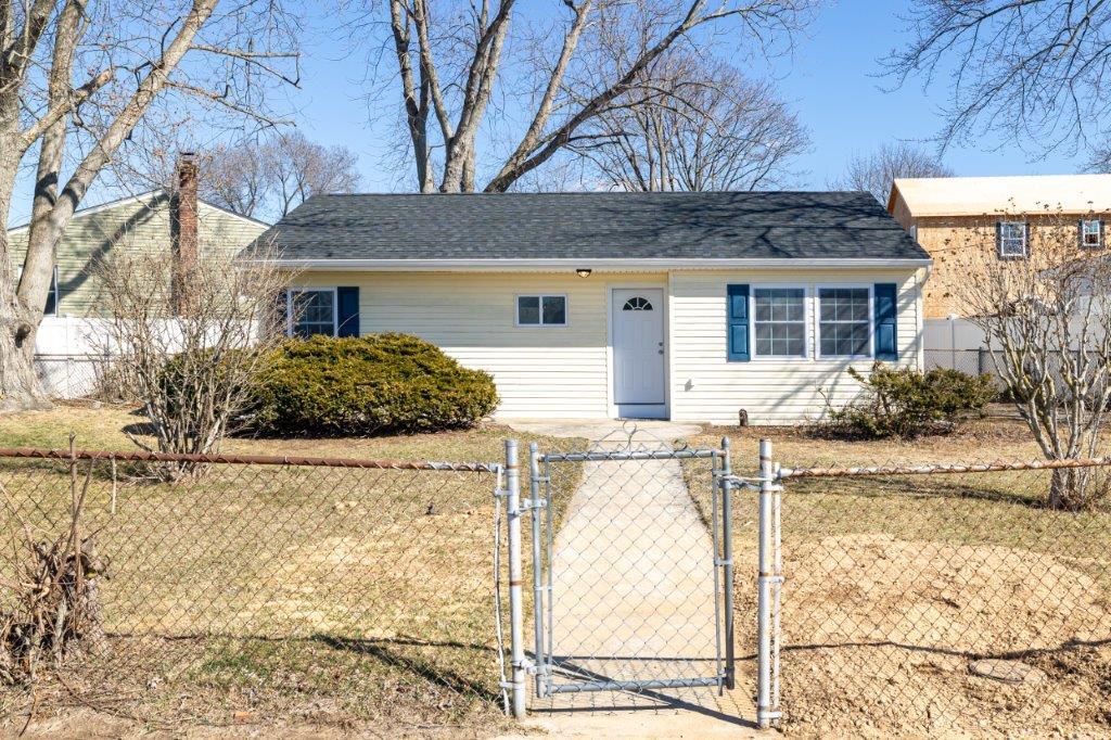3 Emerald Lane, Amityville, New York image 2