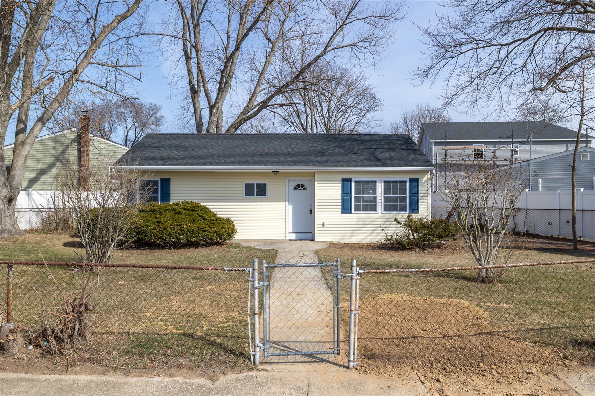 3 Emerald Lane, Amityville, New York image 21