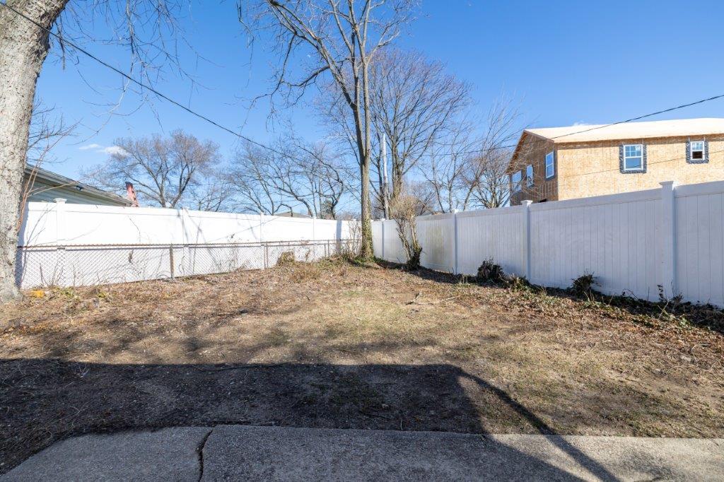 3 Emerald Lane, Amityville, New York image 18