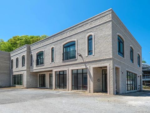 Apartment For Rent - 24 Lumber Road #3<br/> Roslyn, NY 11576