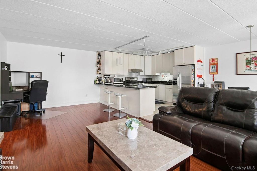 Photo of 13624 Maple Ave AVE #3D, Flushing, NY 11355 (MLS # 1030595)