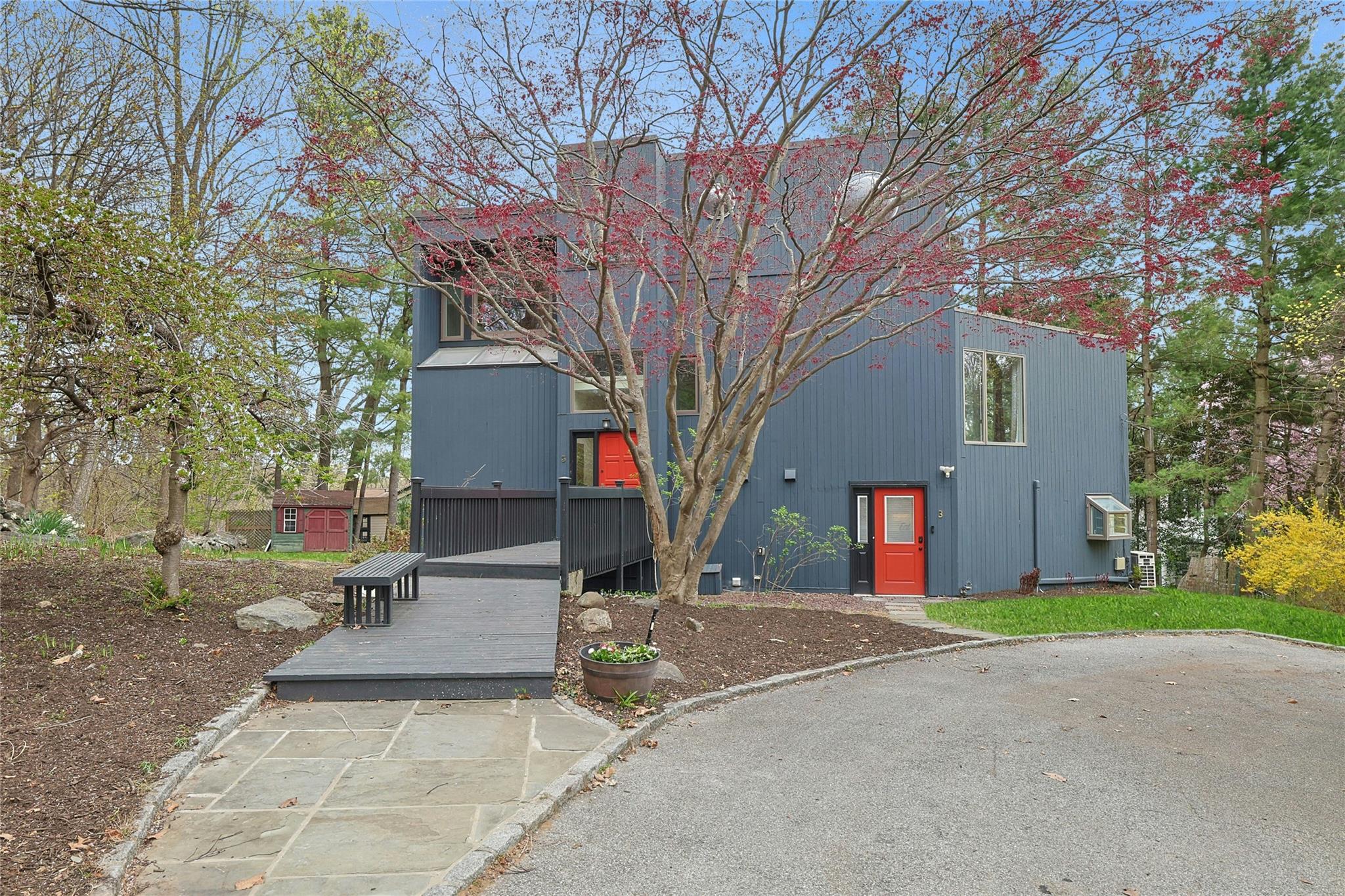 Taft Street, Hastings-On-Hudson, New York - 4 Bedrooms  
4 Bathrooms  
12 Rooms - 