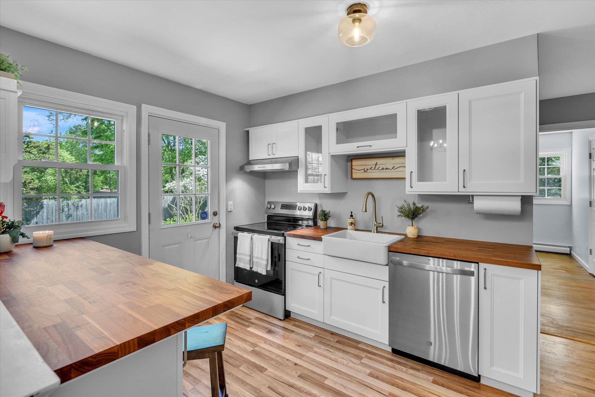 53 3rd Avenue, East Islip, New York image 6