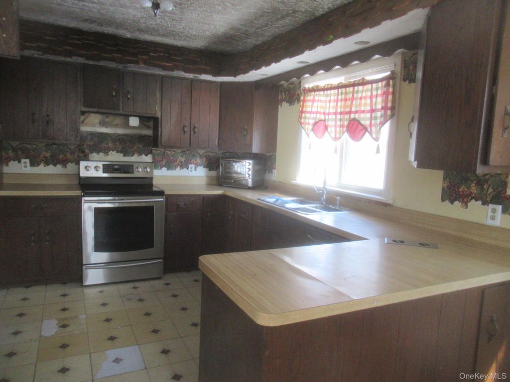 Photo of 246 Skyline Drive, Highland Mills, NY 10930 (MLS # 966000)