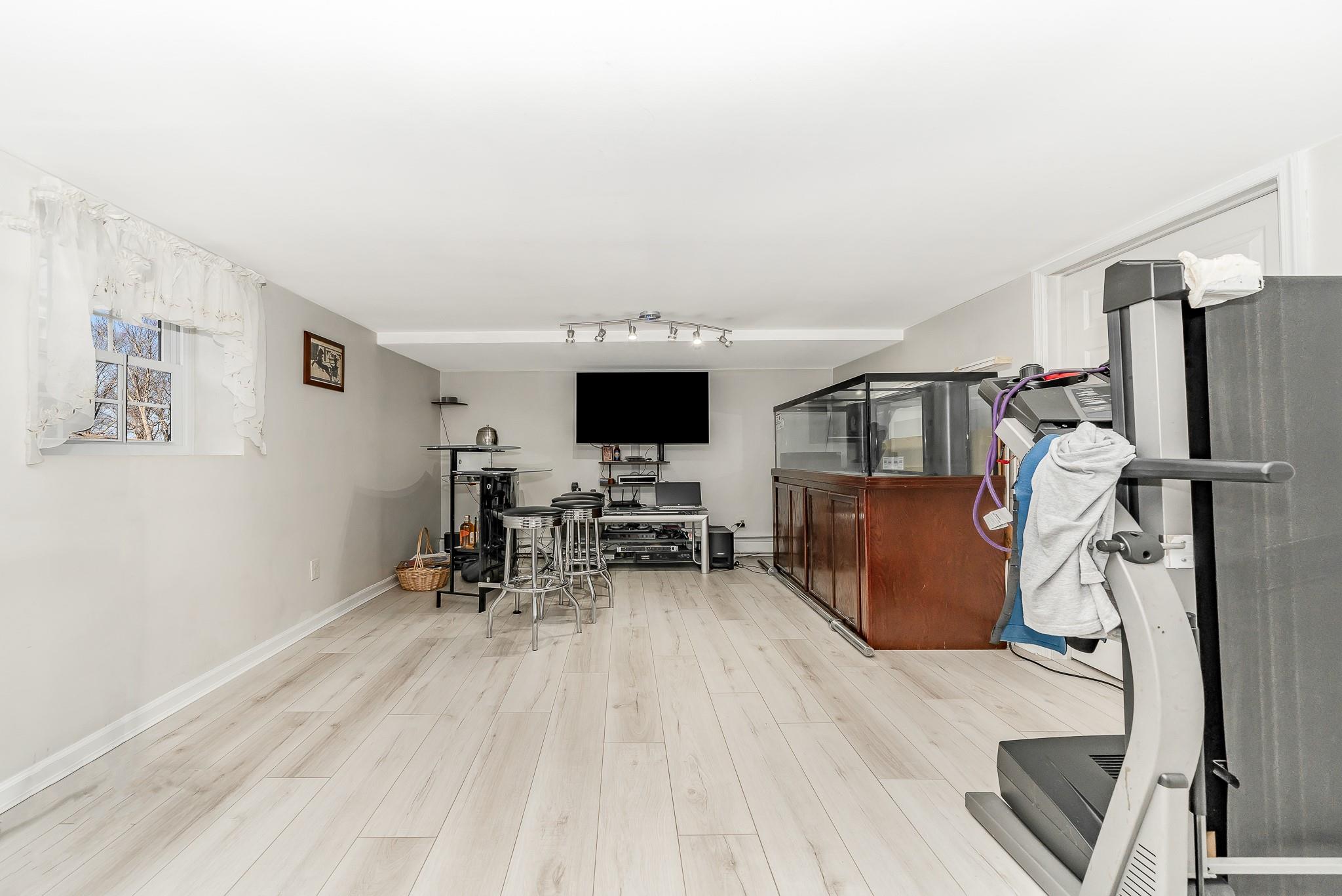 52 Robinwood Drive, Mastic Beach, New York image 21