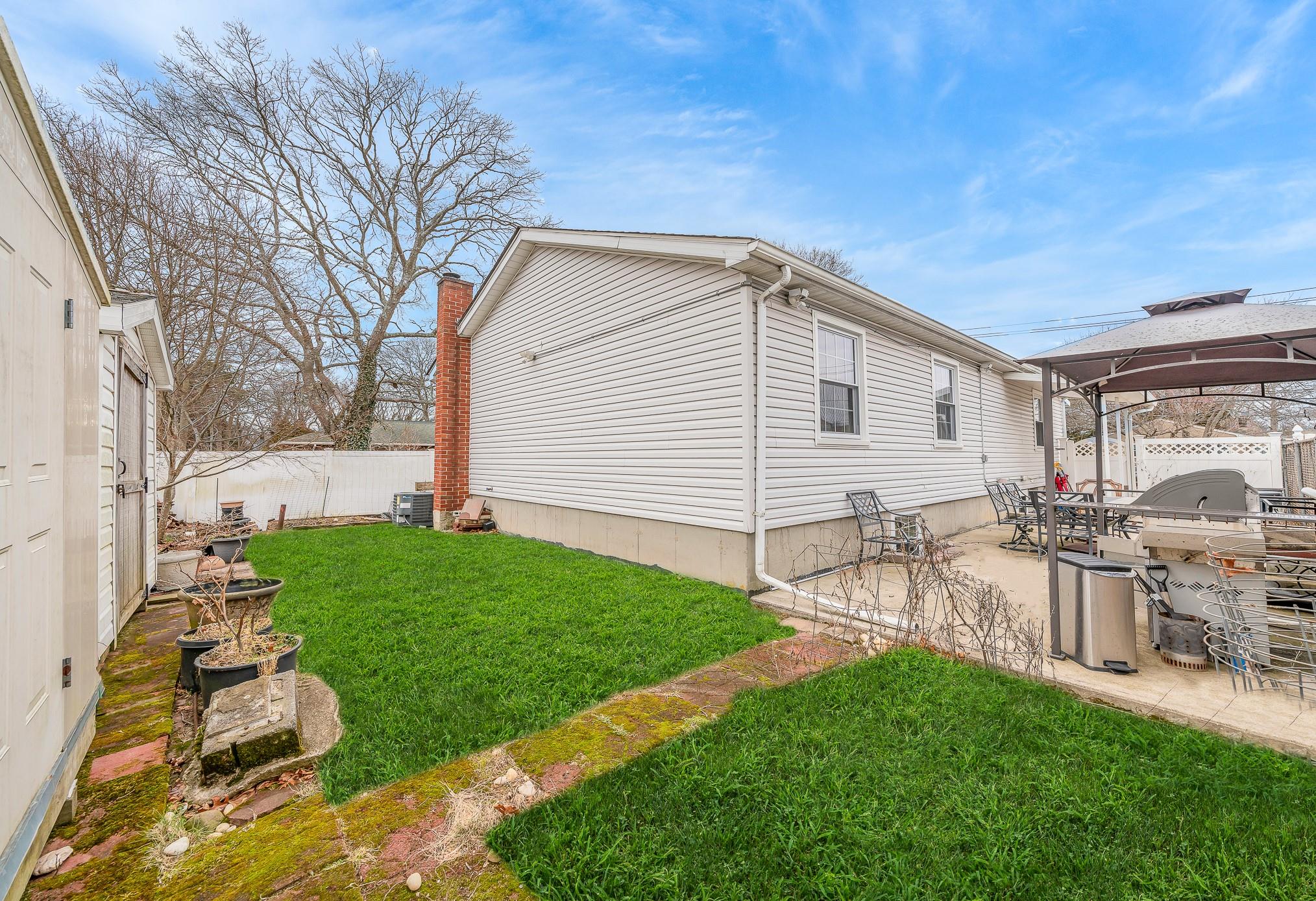 52 Robinwood Drive, Mastic Beach, New York image 5