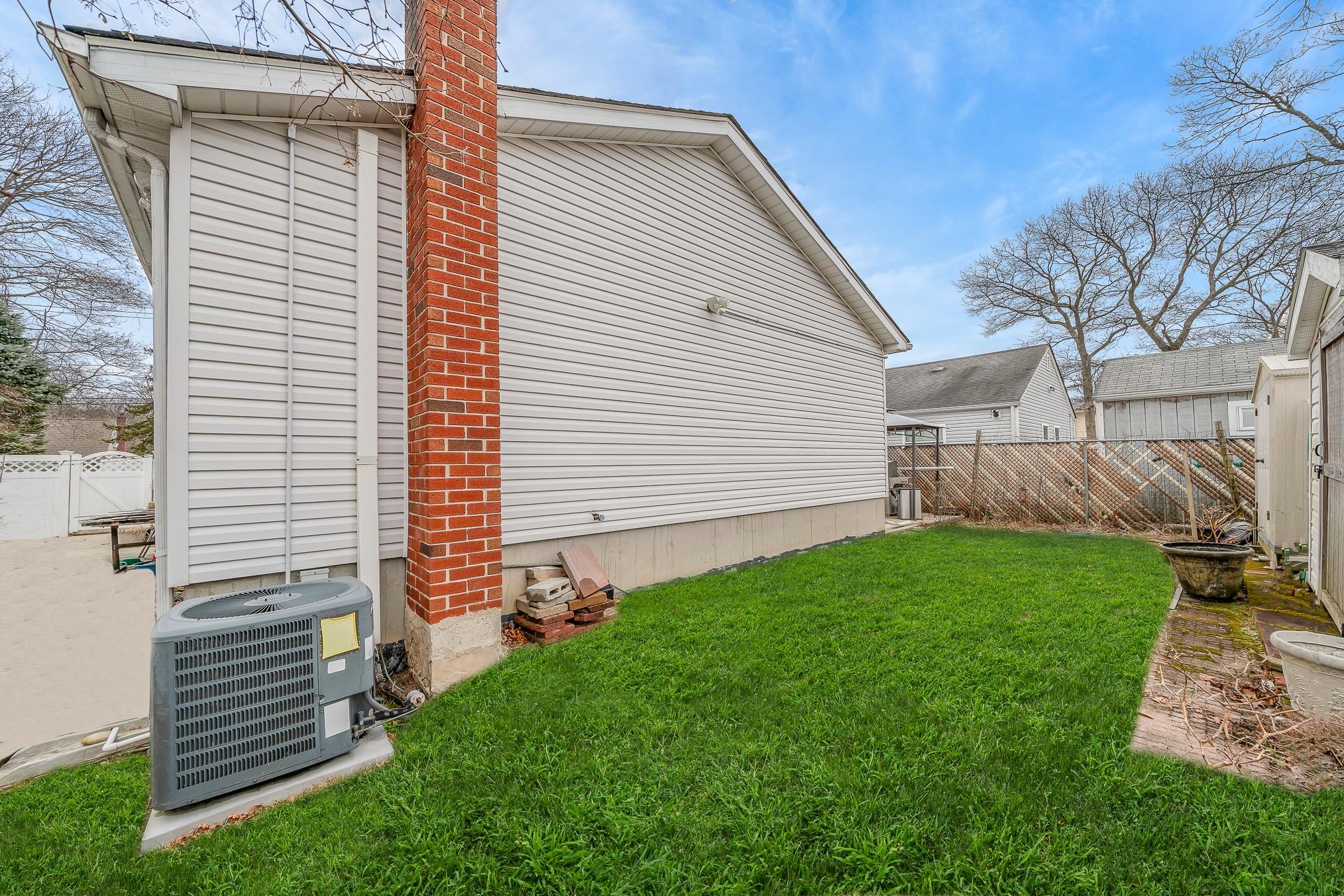 52 Robinwood Drive, Mastic Beach, New York image 6