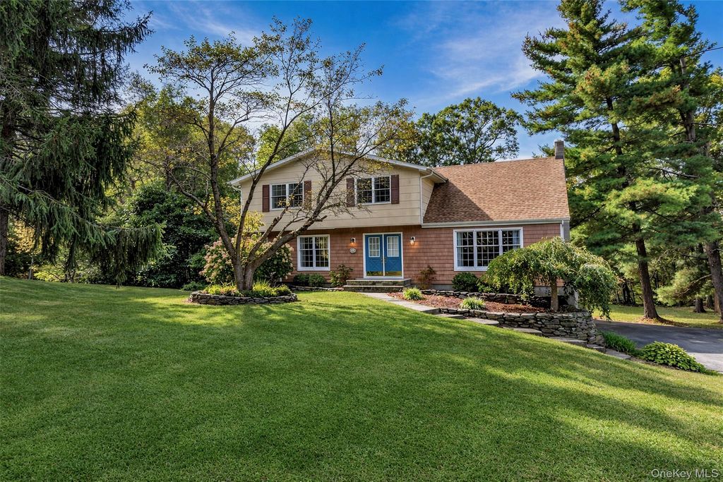 Photo of 5 Elena Road, Campbell Hall, NY 10916 (MLS # 958817)