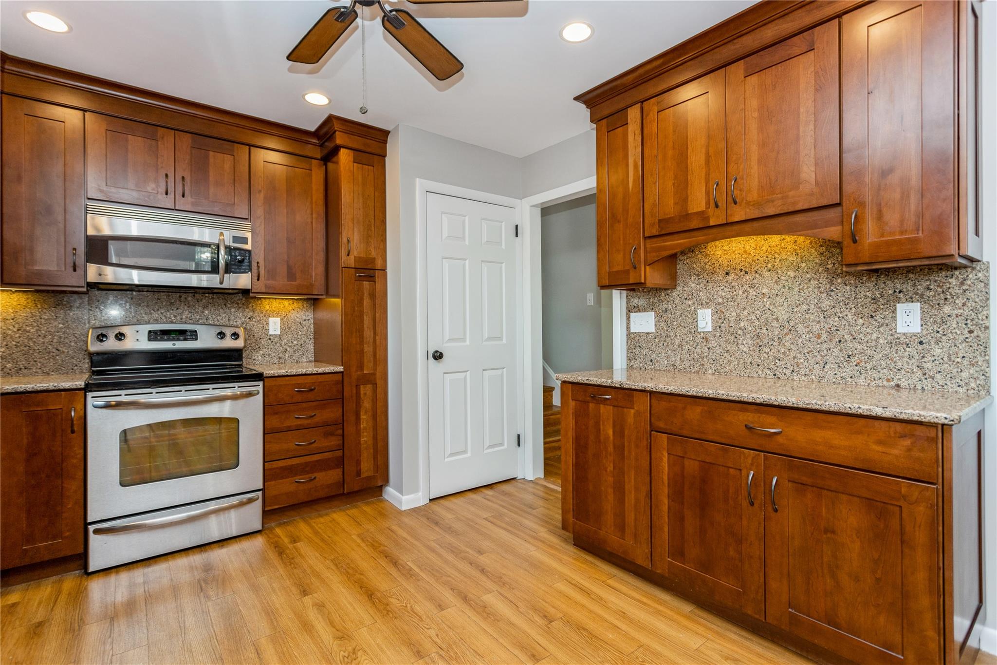789 Warren Avenue, Thornwood, New York image 12