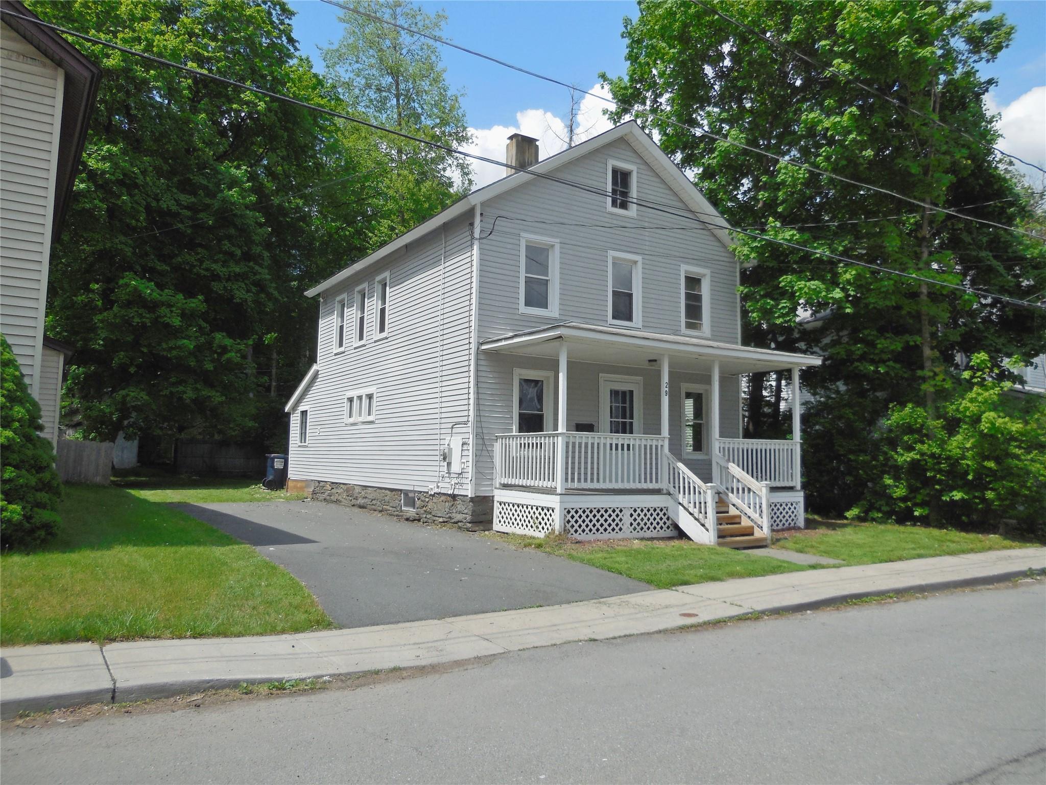 Park Street, Ellenville, New York - 3 Bedrooms  
2 Bathrooms  
6 Rooms - 