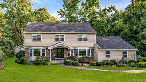 18 Norma Lane Dix Hills NY 11746