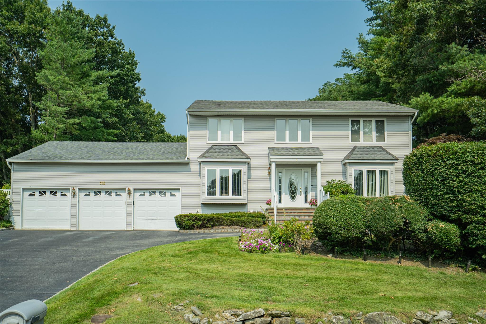 1 Stonehurst Lane, Dix Hills, New York image 1
