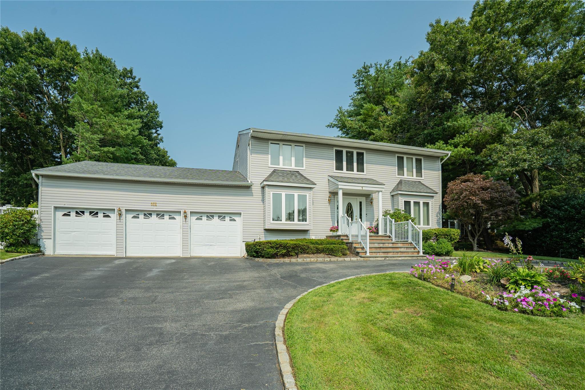 1 Stonehurst Lane, Dix Hills, New York image 3