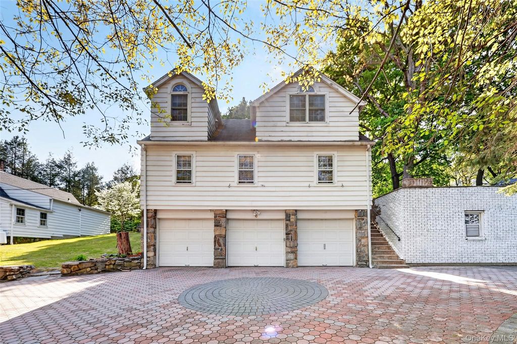 Photo of 6 Raven Way, Pleasantville, NY 10570 (MLS # 994163)