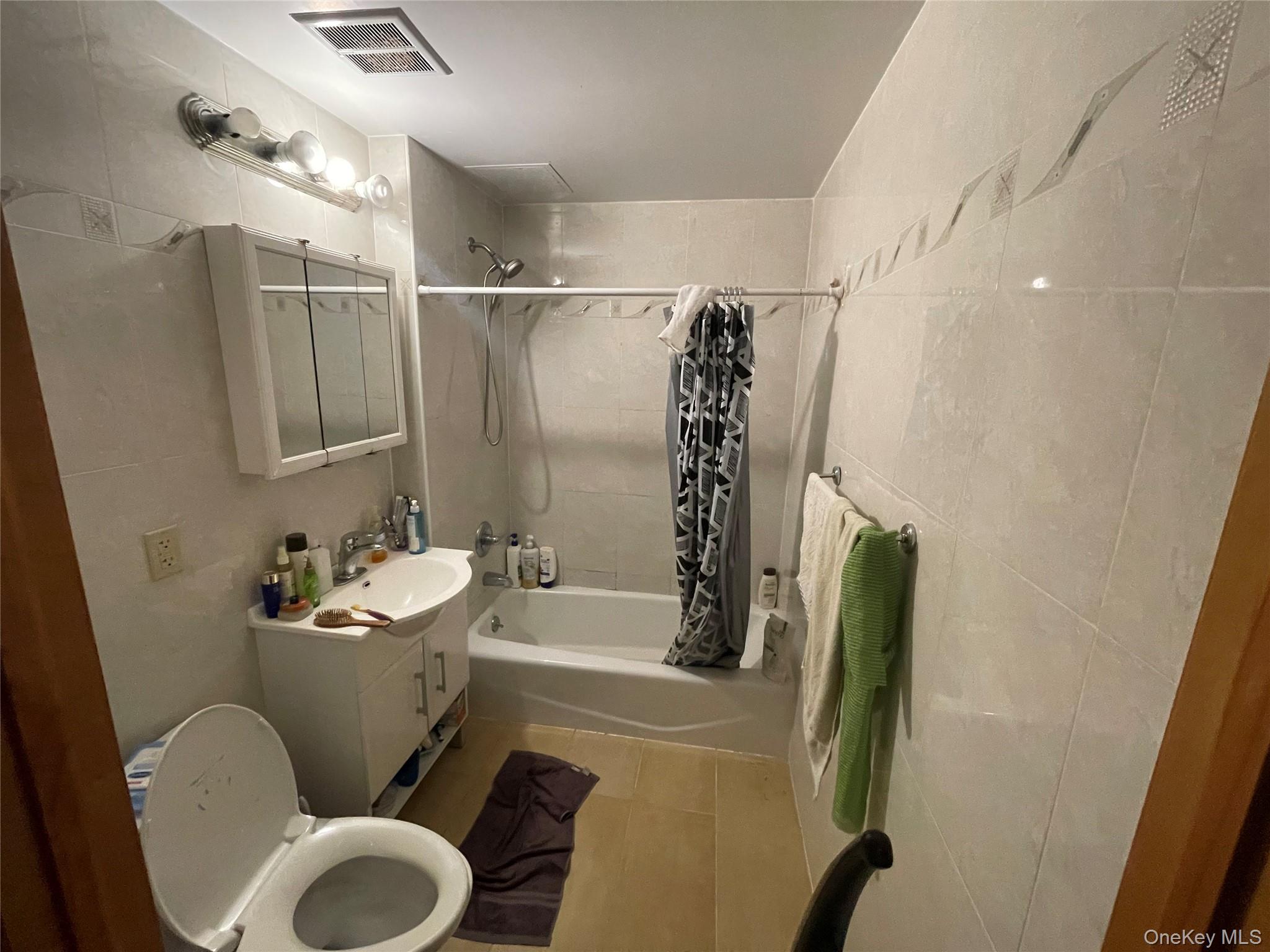 63-14 queens Boulevard 6B