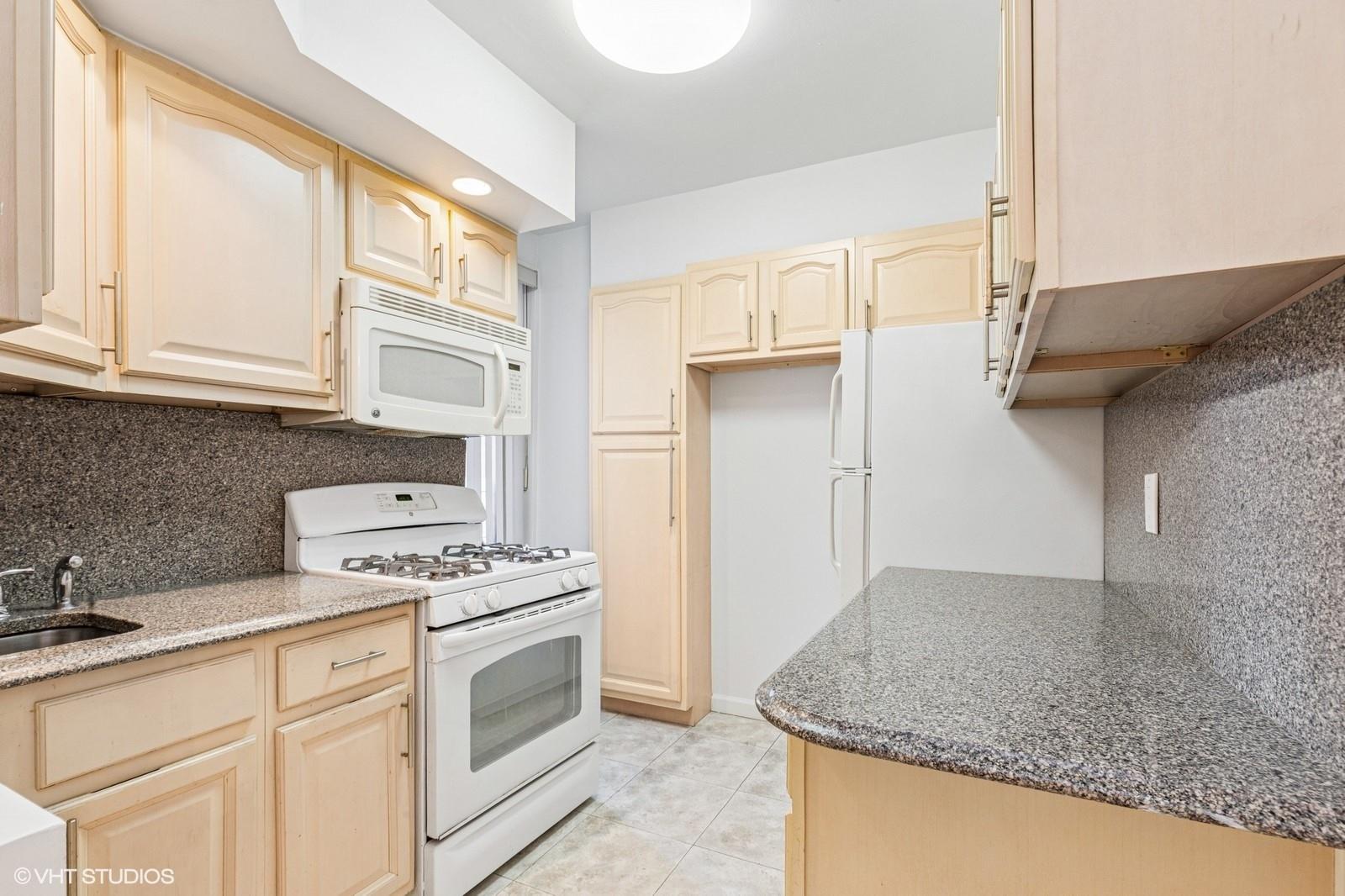 104-20 68 Drive #B19, Forest Hills, Virginia image 2