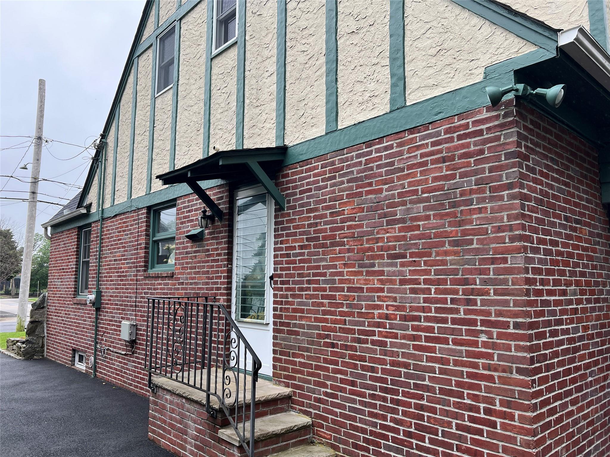 8 Alexine Avenue