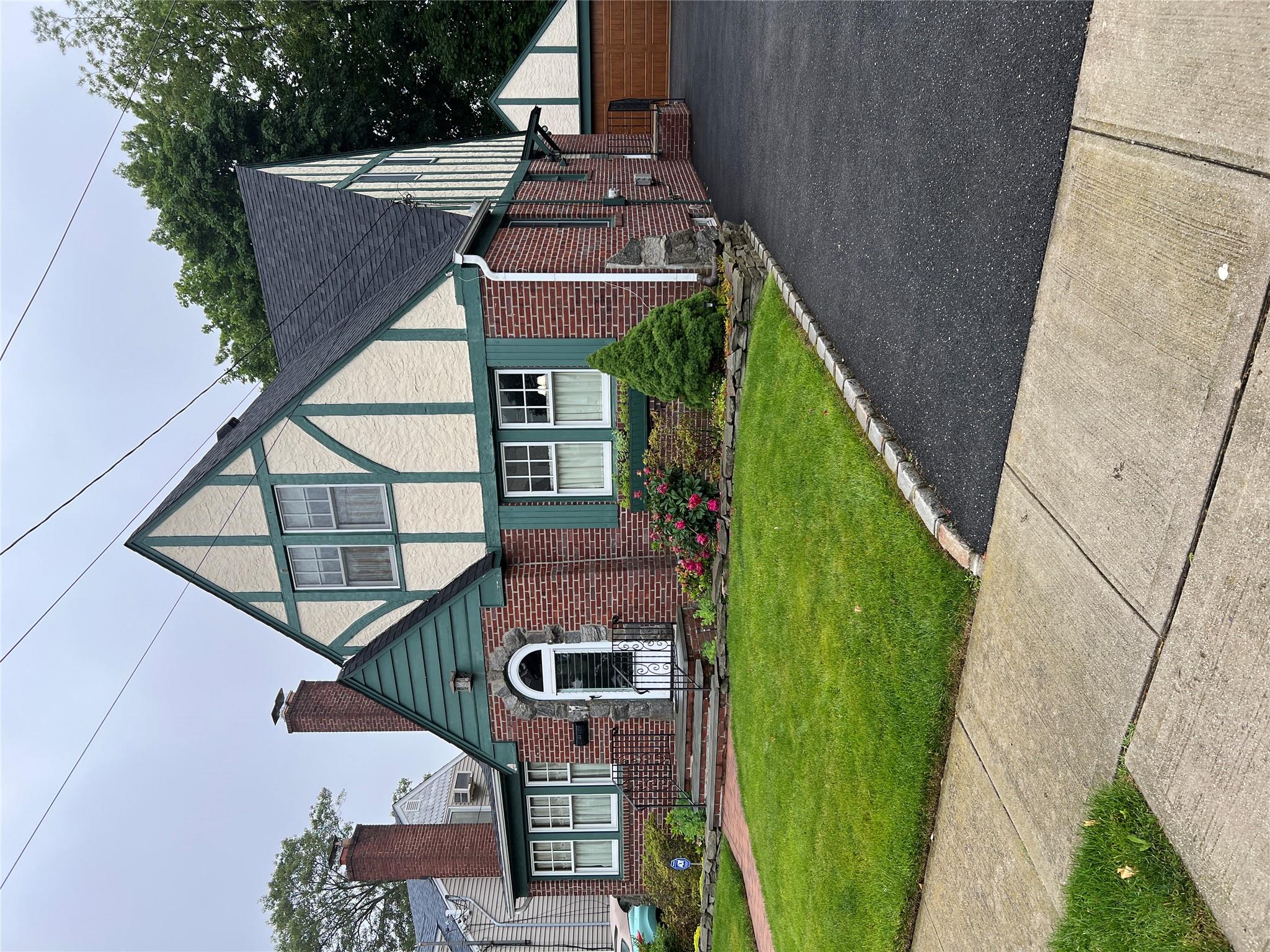 8 Alexine Avenue