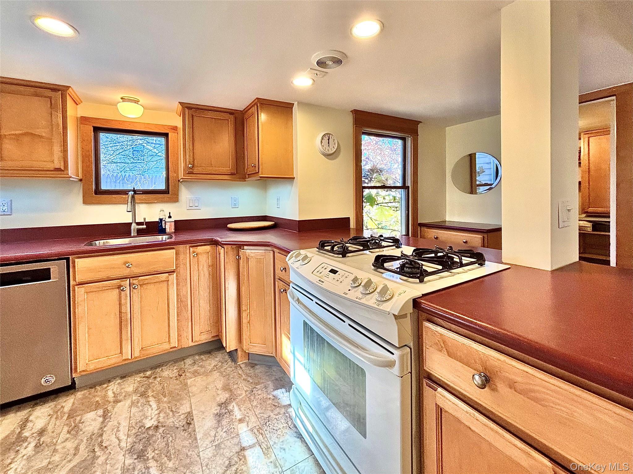 Rhinebeck, New York 12572, United States, 2 Bedrooms Bedrooms, ,2 BathroomsBathrooms,Residential,Active,249271