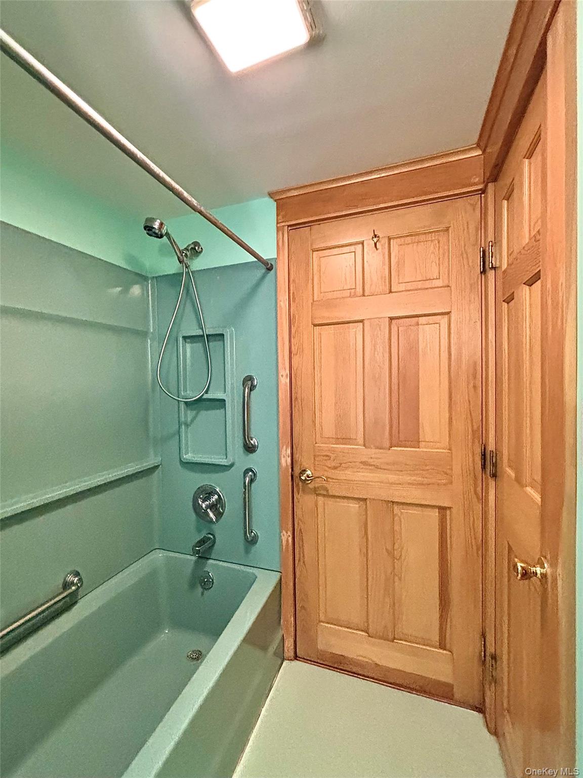 Rhinebeck, New York 12572, United States, 2 Bedrooms Bedrooms, ,2 BathroomsBathrooms,Residential,Active,249271