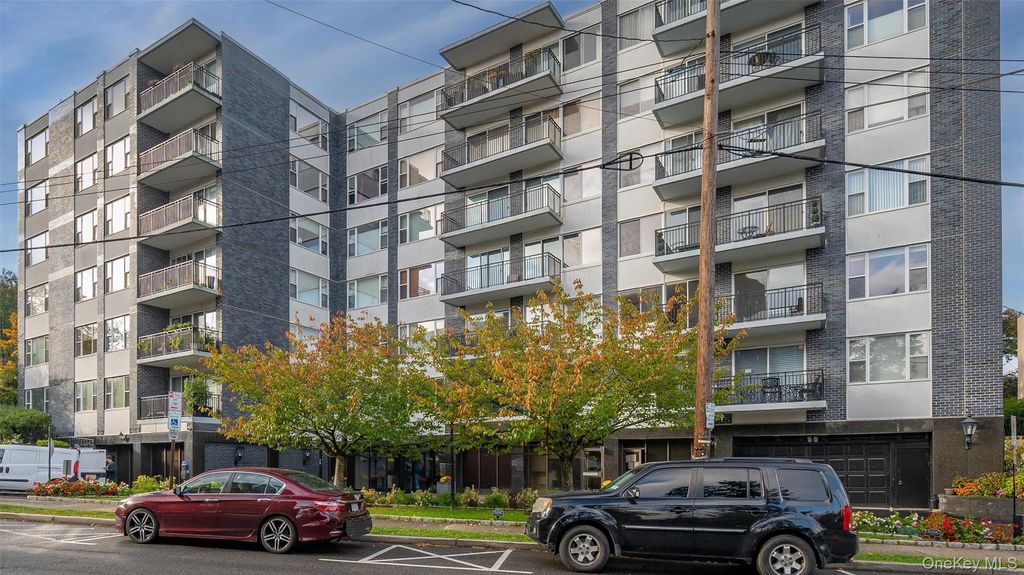 Photo of 20 Old Mamaroneck Road #2D, White Plains, NY 10605 (MLS # 927878)