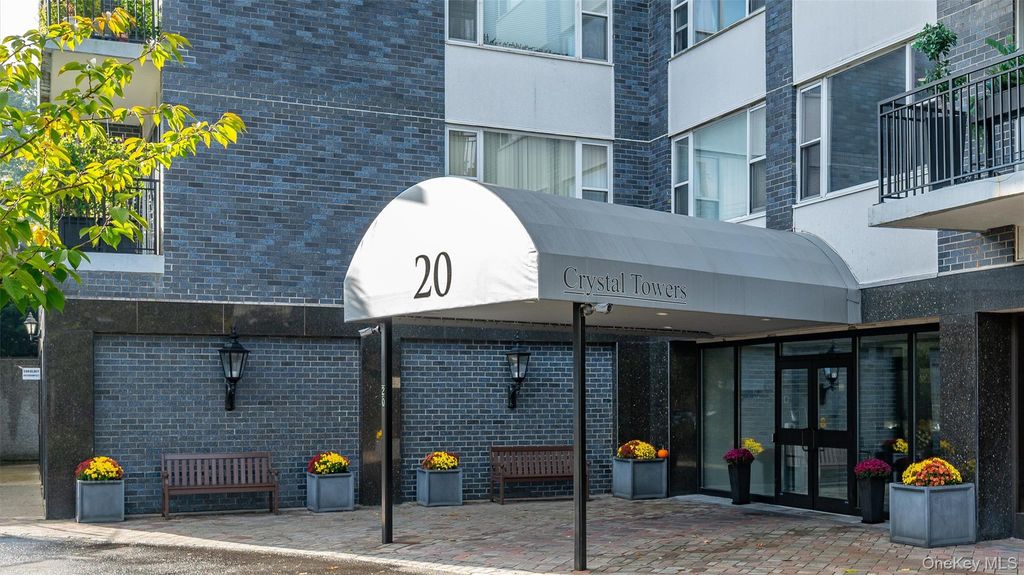 Photo of 20 Old Mamaroneck Road #2D, White Plains, NY 10605 (MLS # 927878)