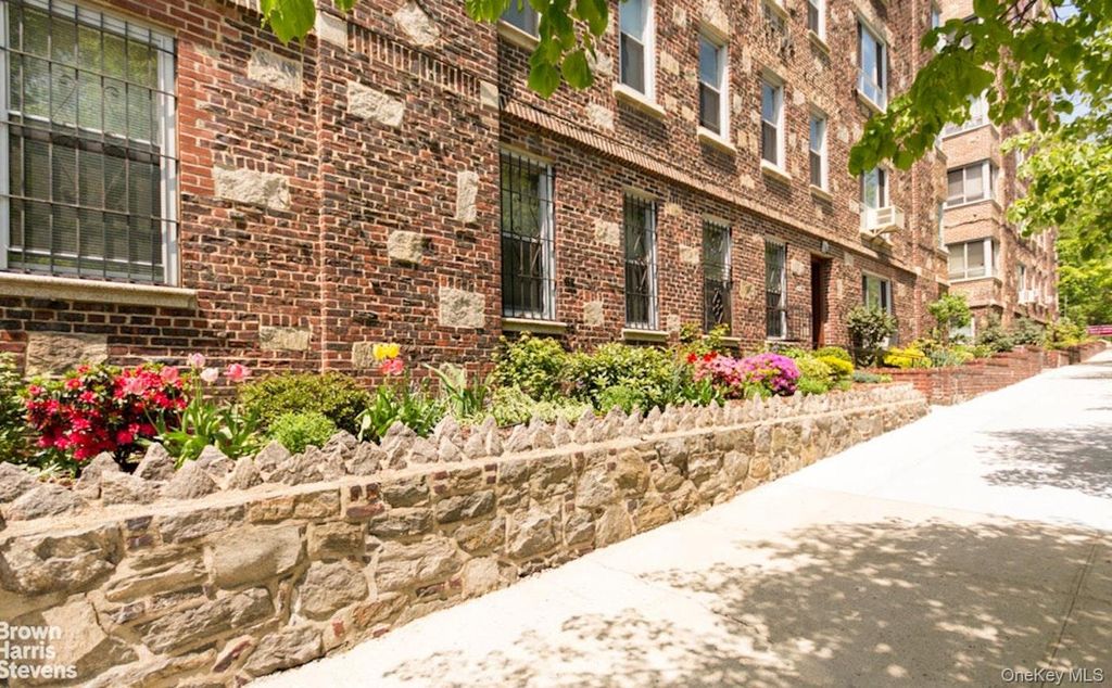 Photo of 4445 Post Road #3B, Bronx, NY 10471 (MLS # 963750)