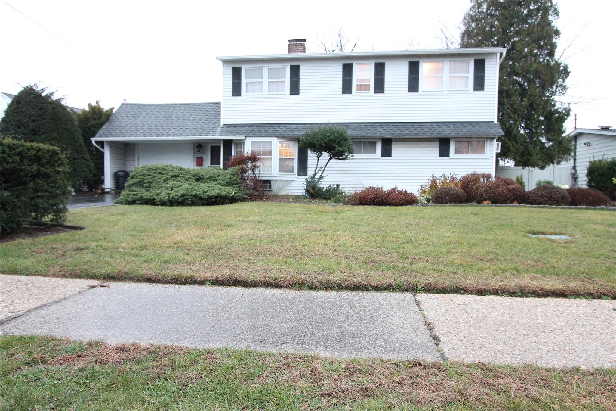 72 Autumn Lane, Hicksville, New York image 1