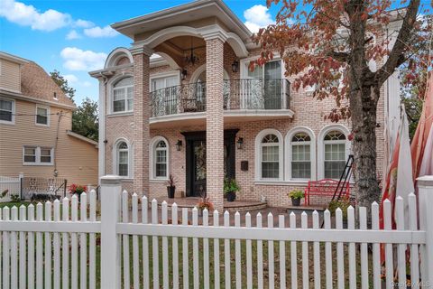19319 109th Road Hollis NY 11412