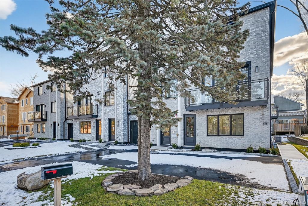 Photo of 27 Ellish Parkway #202, Spring Valley, NY 10977 (MLS # 946190)