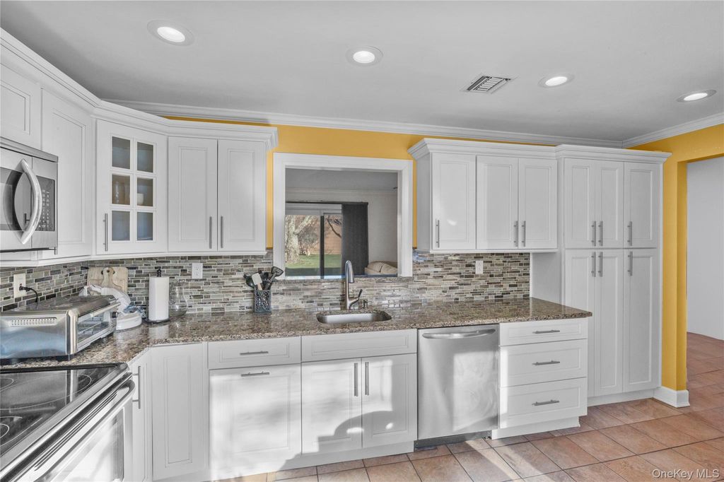 Photo of 117 Scarlett Drive, Commack, NY 11725 (MLS # 984065)