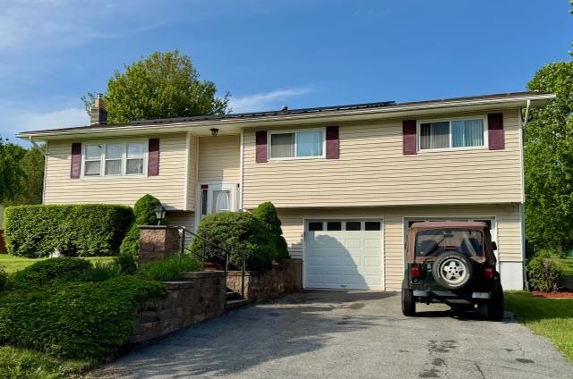 Ross Lane, Middletown, New York - 4 Bedrooms  
3 Bathrooms  
8 Rooms - 