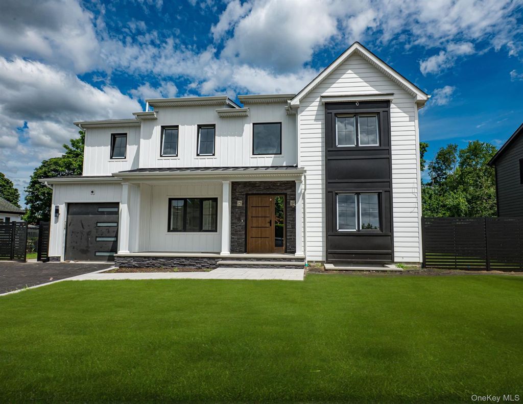 Photo of 9 E Madison Street, East Islip, NY 11730 (MLS # 892304)