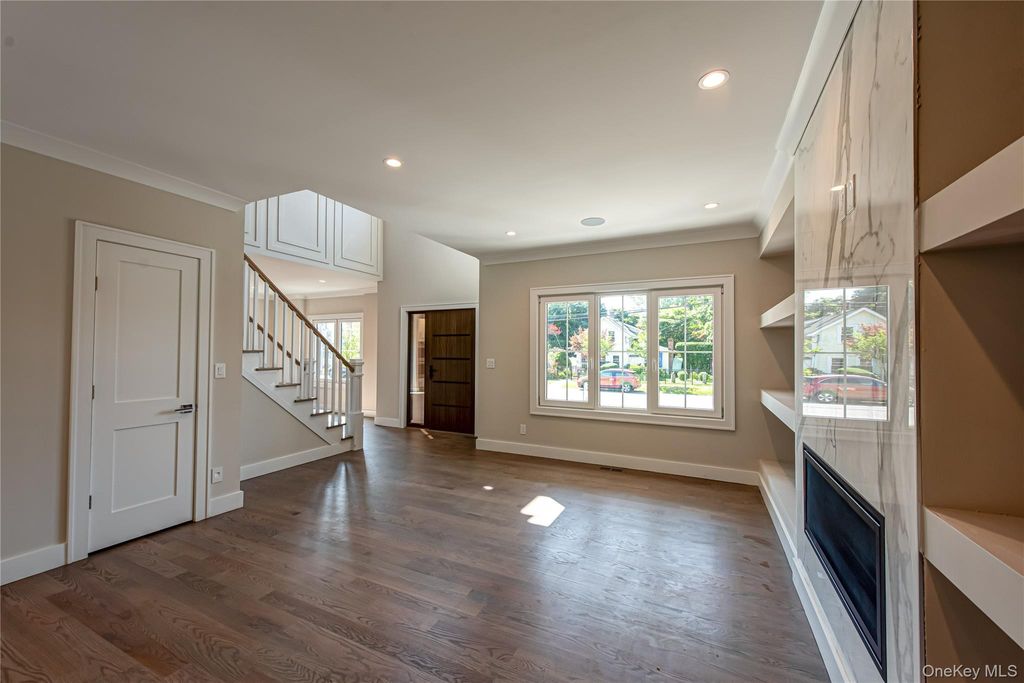 Photo of 9 E Madison Street, East Islip, NY 11730 (MLS # 892304)