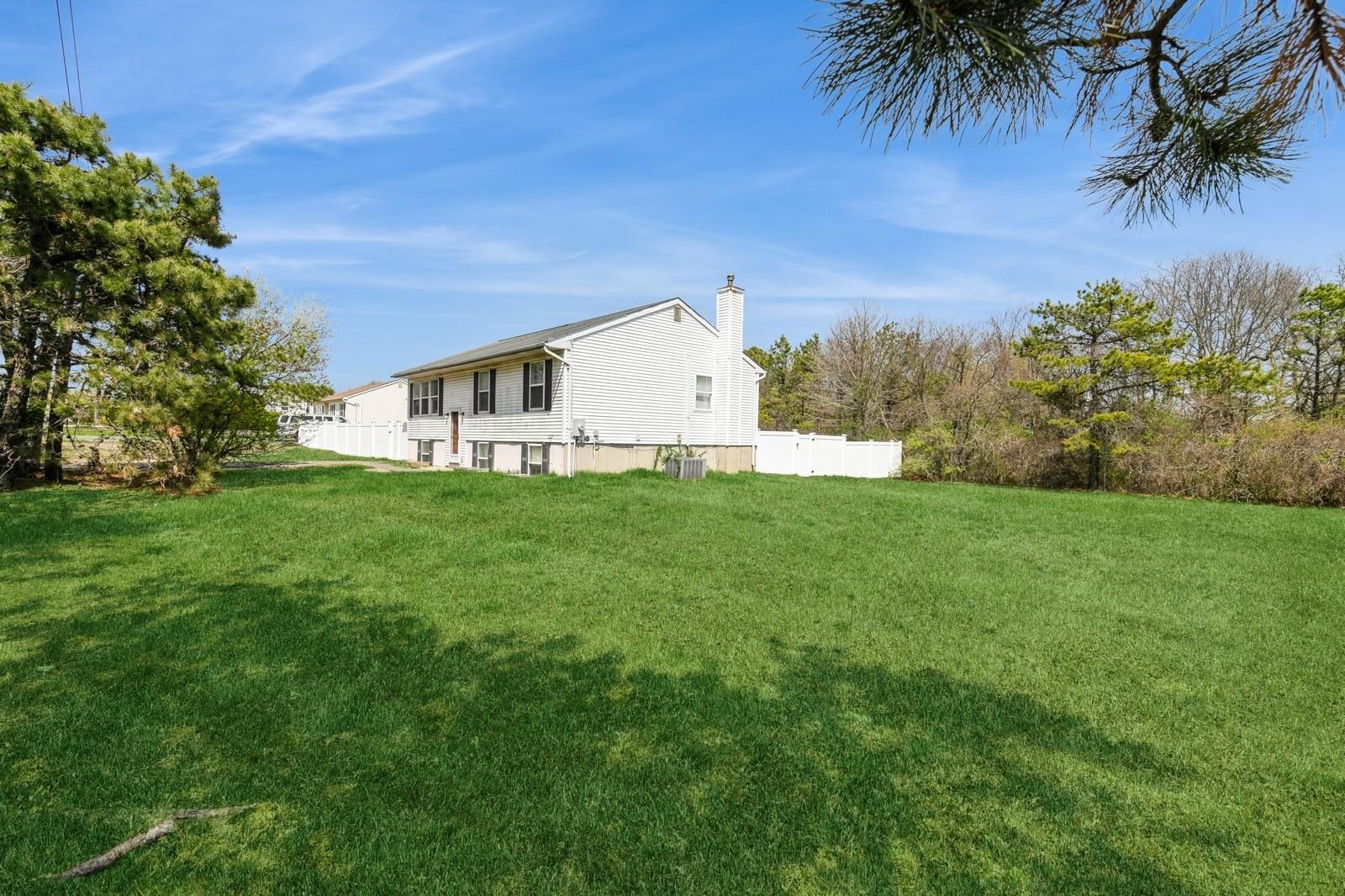 601 N Dunton Avenue, East Patchogue, New York image 4