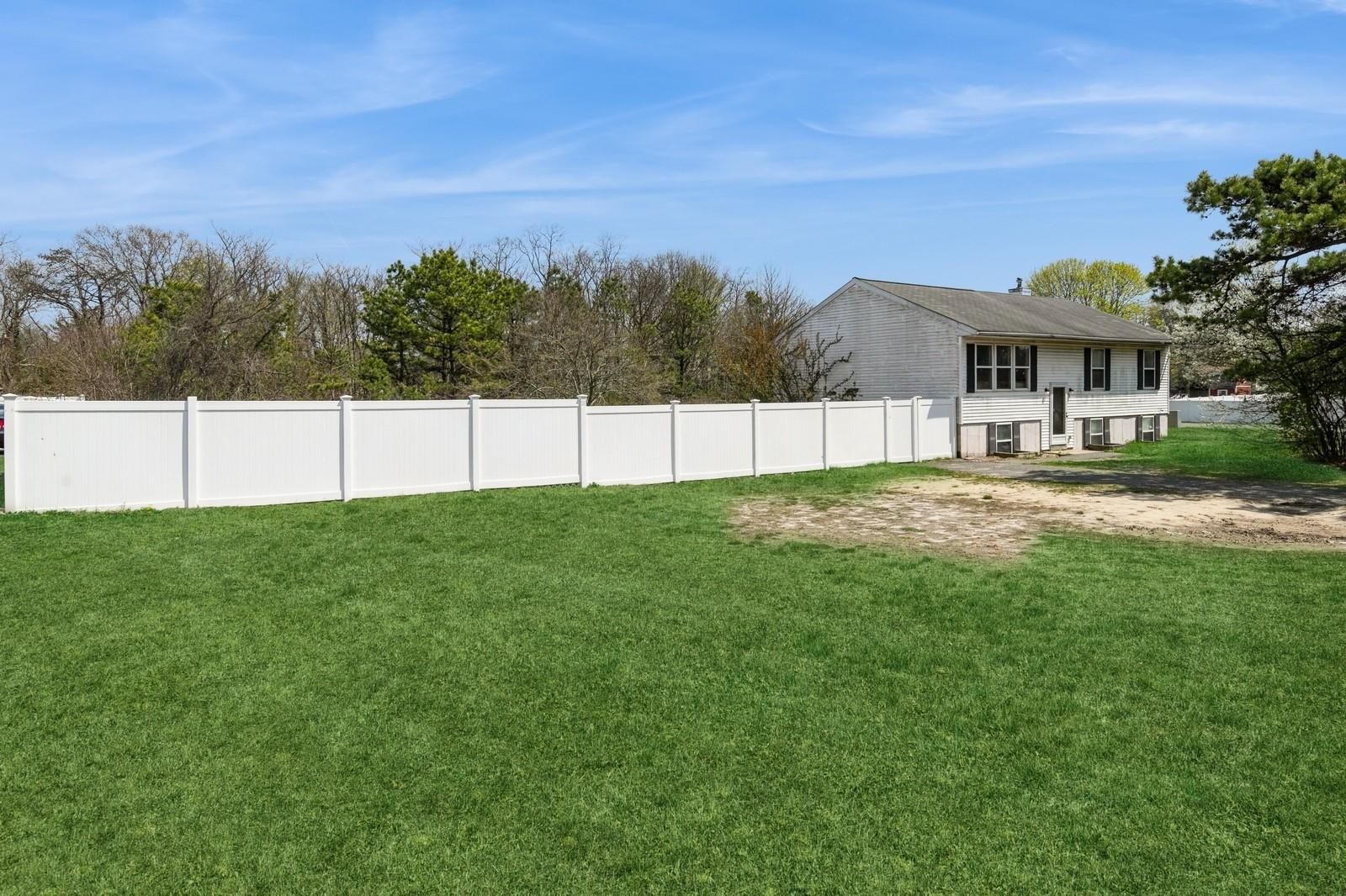 601 N Dunton Avenue, East Patchogue, New York image 3