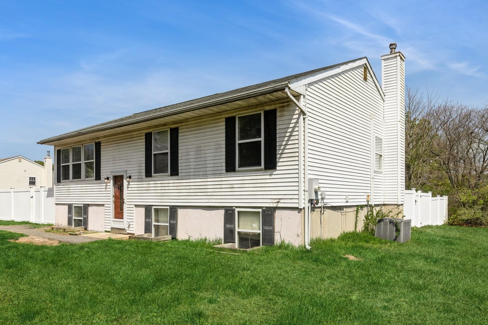 601 N Dunton Avenue, East Patchogue, New York image 2