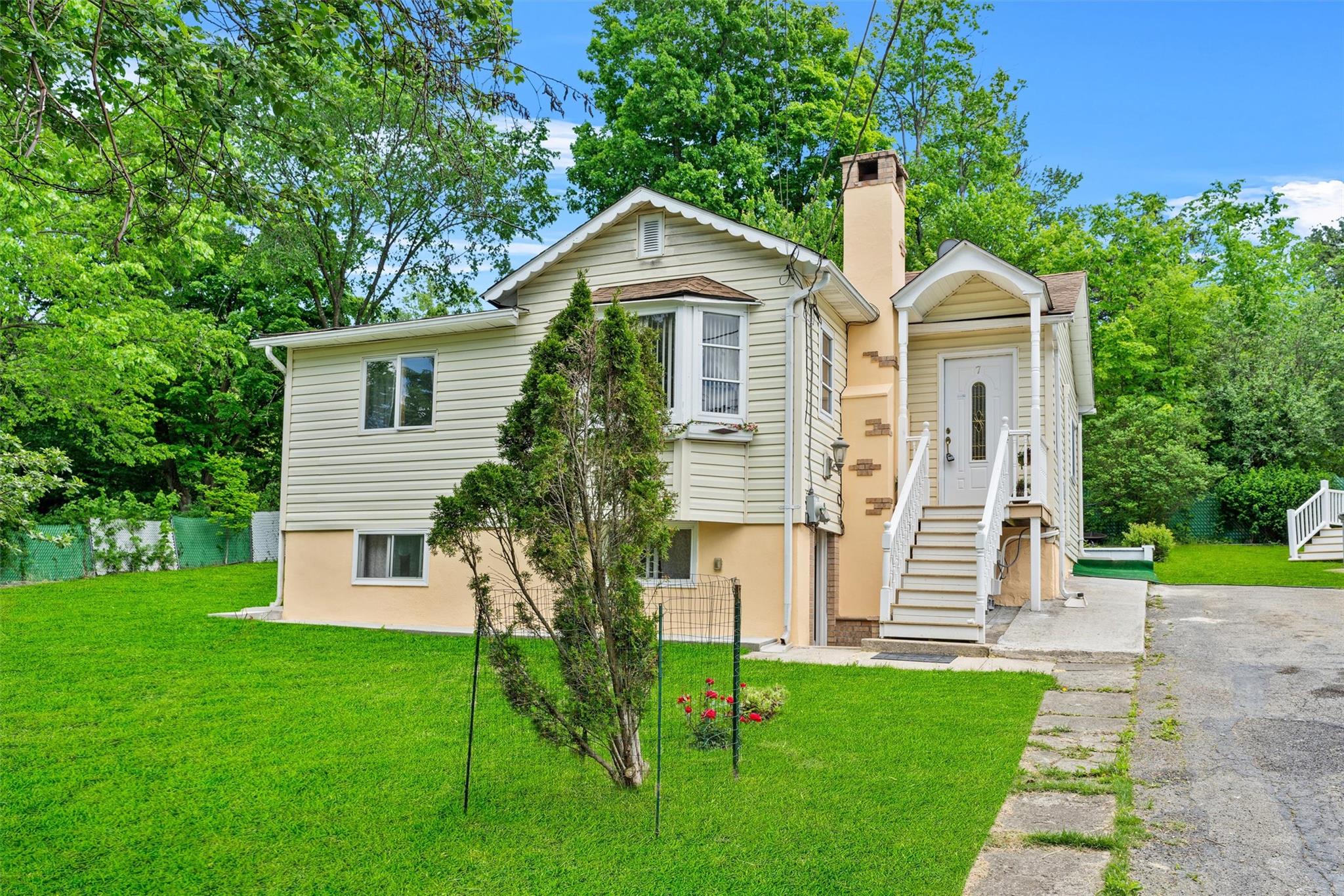 7 Crestwood Trail, Monroe, New York image 1