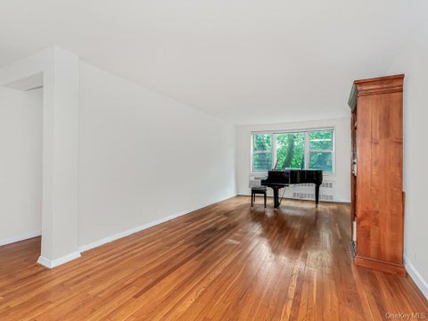 Townhouse For Sale - 679 W 239th Street #3J<br/> Bronx, NY 10463