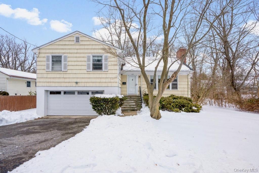 Photo of 1015 Mamaroneck Avenue, White Plains, NY 10605 (MLS # 966029)