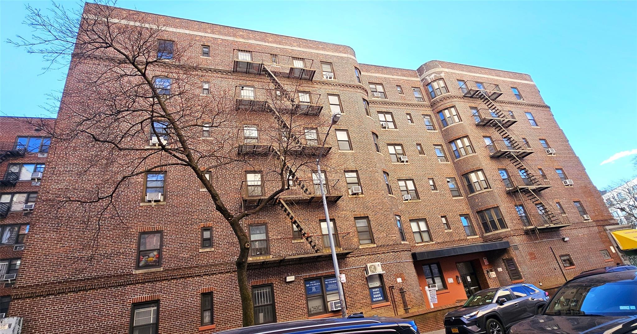 Vietor Avenue 2F, Elmhurst, Queens, NY - 2 Bedrooms  
1 Bathrooms - 