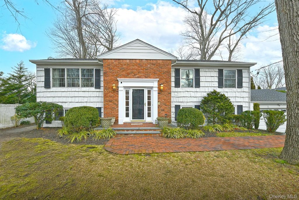 Photo of 63 Gabriele Drive, East Norwich, NY 11732 (MLS # 951145)