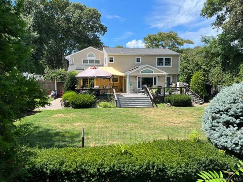 Photo of 32 Soundview Drive, Northport, NY 11768 (MLS # 887176)