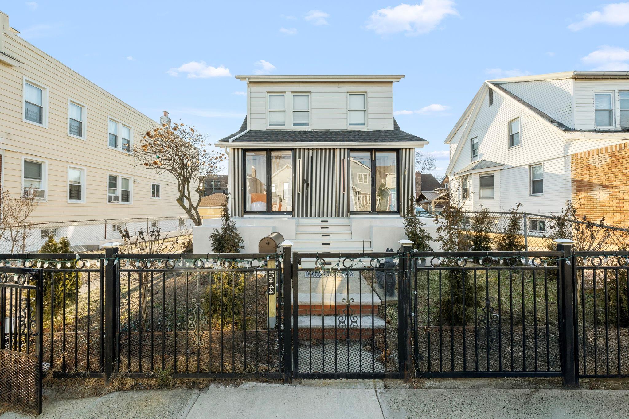 121st Street, South Ozone Park, Queens, NY - 3 Bedrooms  
1 Bathrooms  
8 Rooms - 