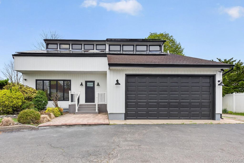 Photo of 611 Deer Park Avenue, Babylon, NY 11702 (MLS # 992264)