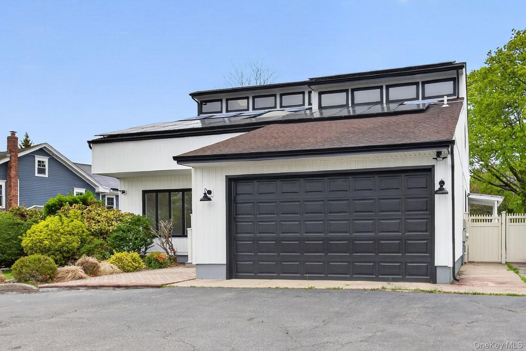 Photo of 611 Deer Park Avenue, Babylon, NY 11702 (MLS # 992264)