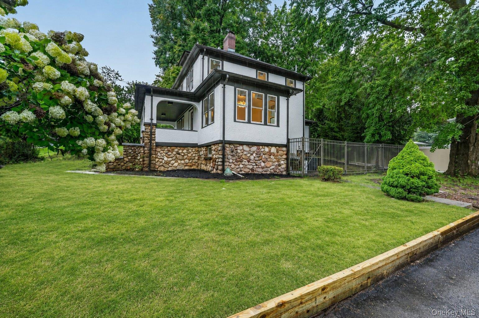 16 Maple Avenue