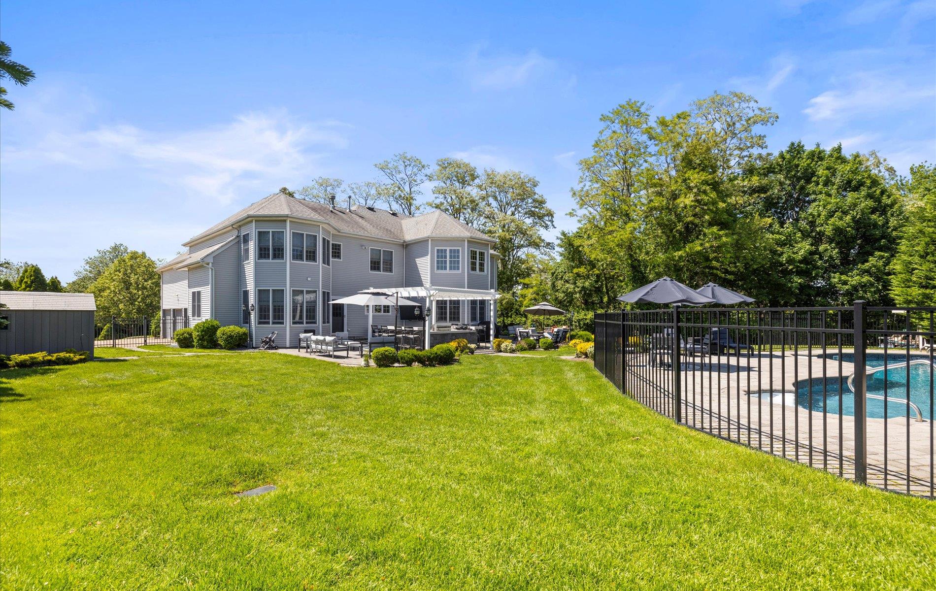 16 Home Court, Huntington, New York image 41