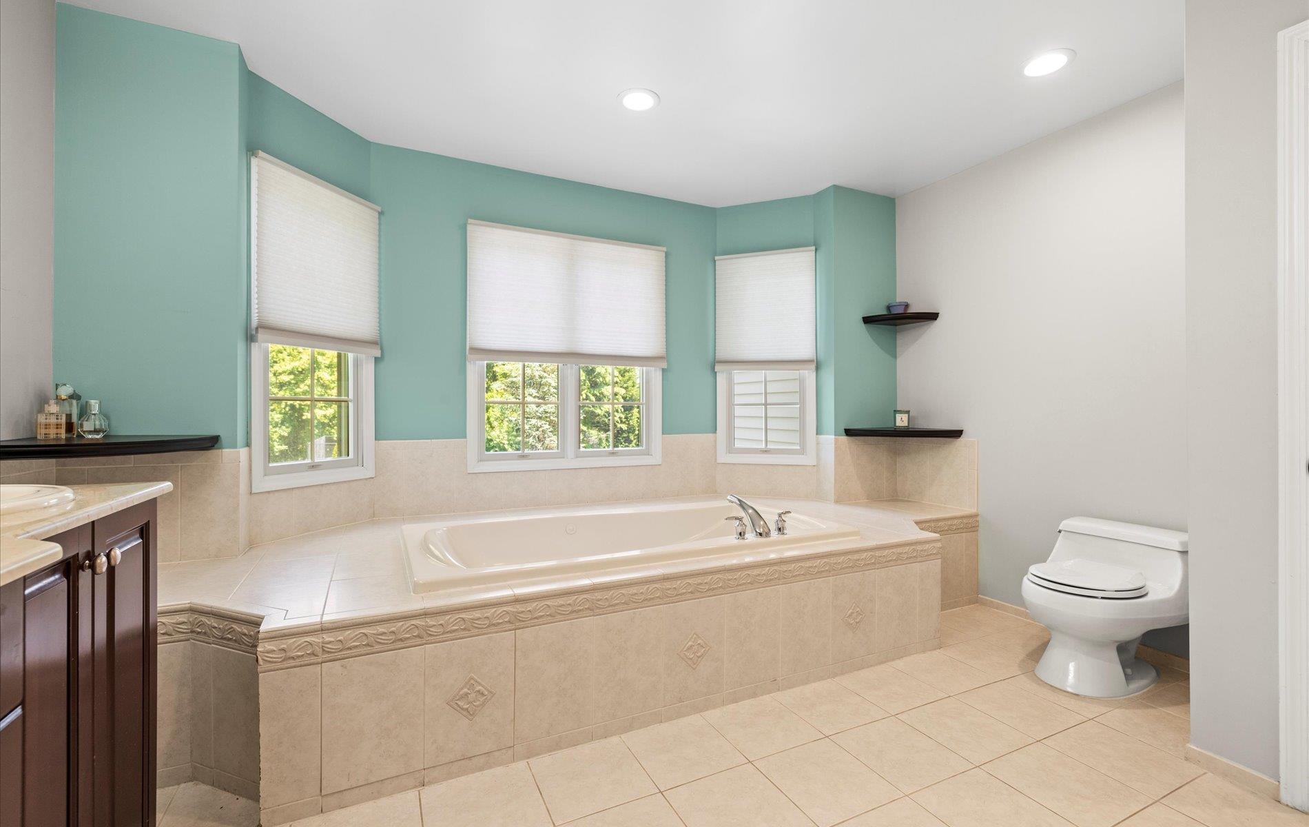 16 Home Court, Huntington, New York image 31